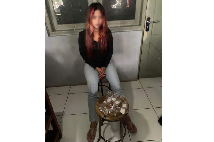 Perempuan berinisial N nekat menyelundupkan narkoba ke Lapas Kedungpane untuk dikirim ke kekasihnya, Kamis (14/3/2024).