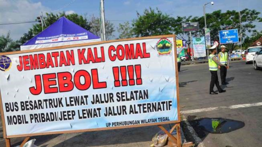 Peristiwa Amblasnya Jembatan Comal Tahun 2014