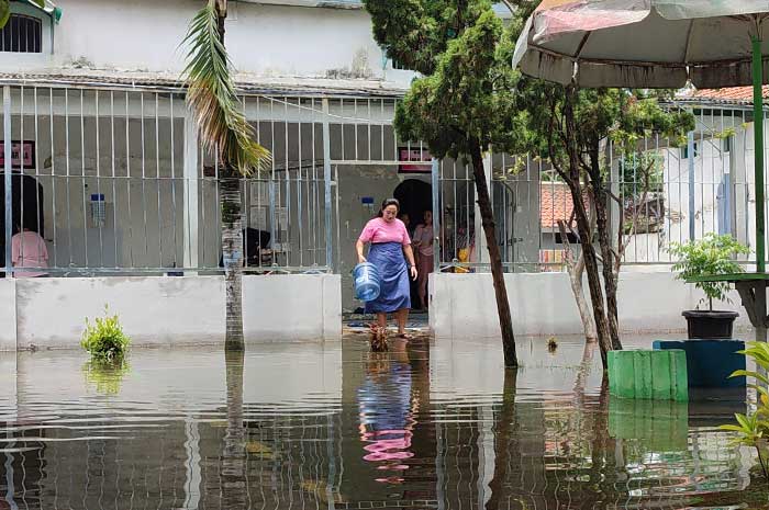 Lapas wanita Semarang juga tak luput dari rendaman banjir. (Ida Fadilah/Jawa Pos Radar Semarang)