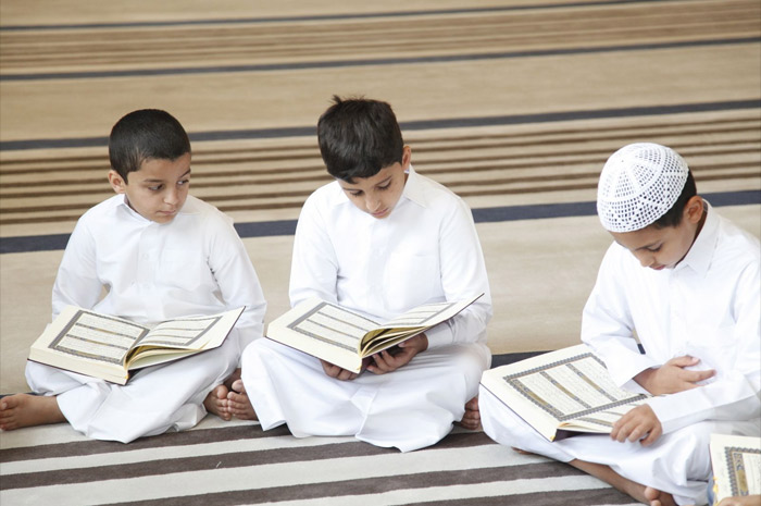Ilustrasi kegiatan tadarus Al-Qur&rsquo;an di bulan Ramadhan.