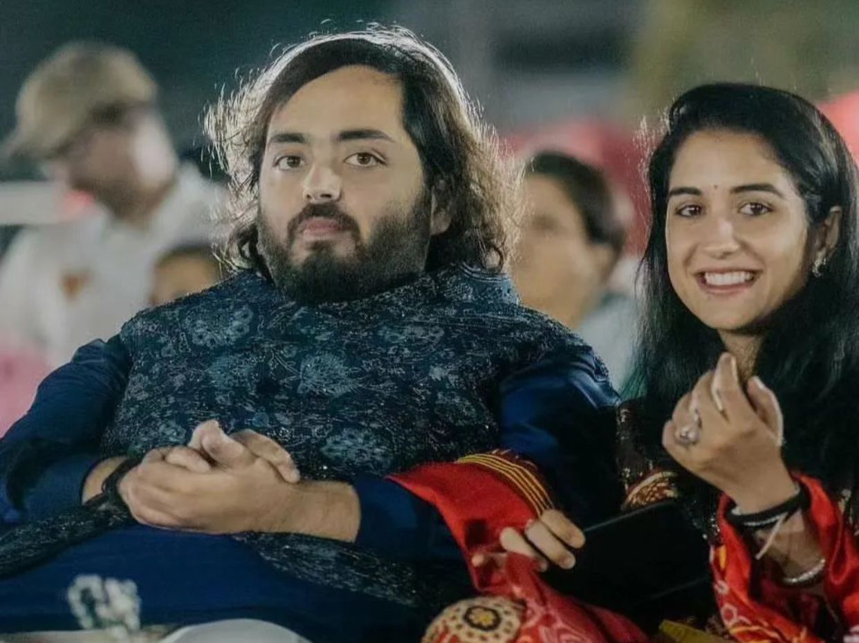 Anant Ambani dan Pradhika dalam acara prewedding yang diselenggarakan oleh keluarha Ambani