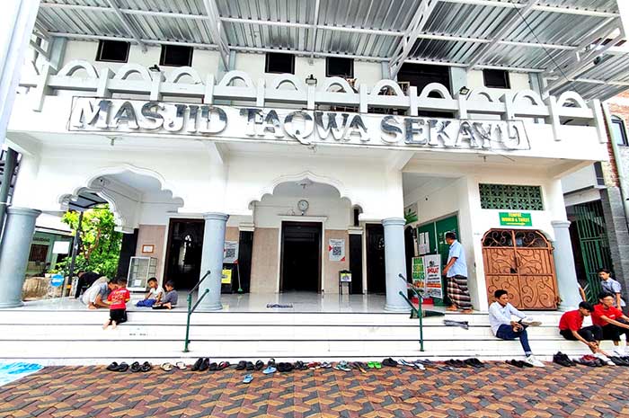 Penampakan bangunan&nbsp;Masjid Taqwa Sekayu&nbsp;tampak dari depan, masjid ini diyakini sebagai masjid tertua sebelum Masjid Agung Demak. KHAFIFAH ARINI PUTRI/JAWA POS RADAR SEMARANG
