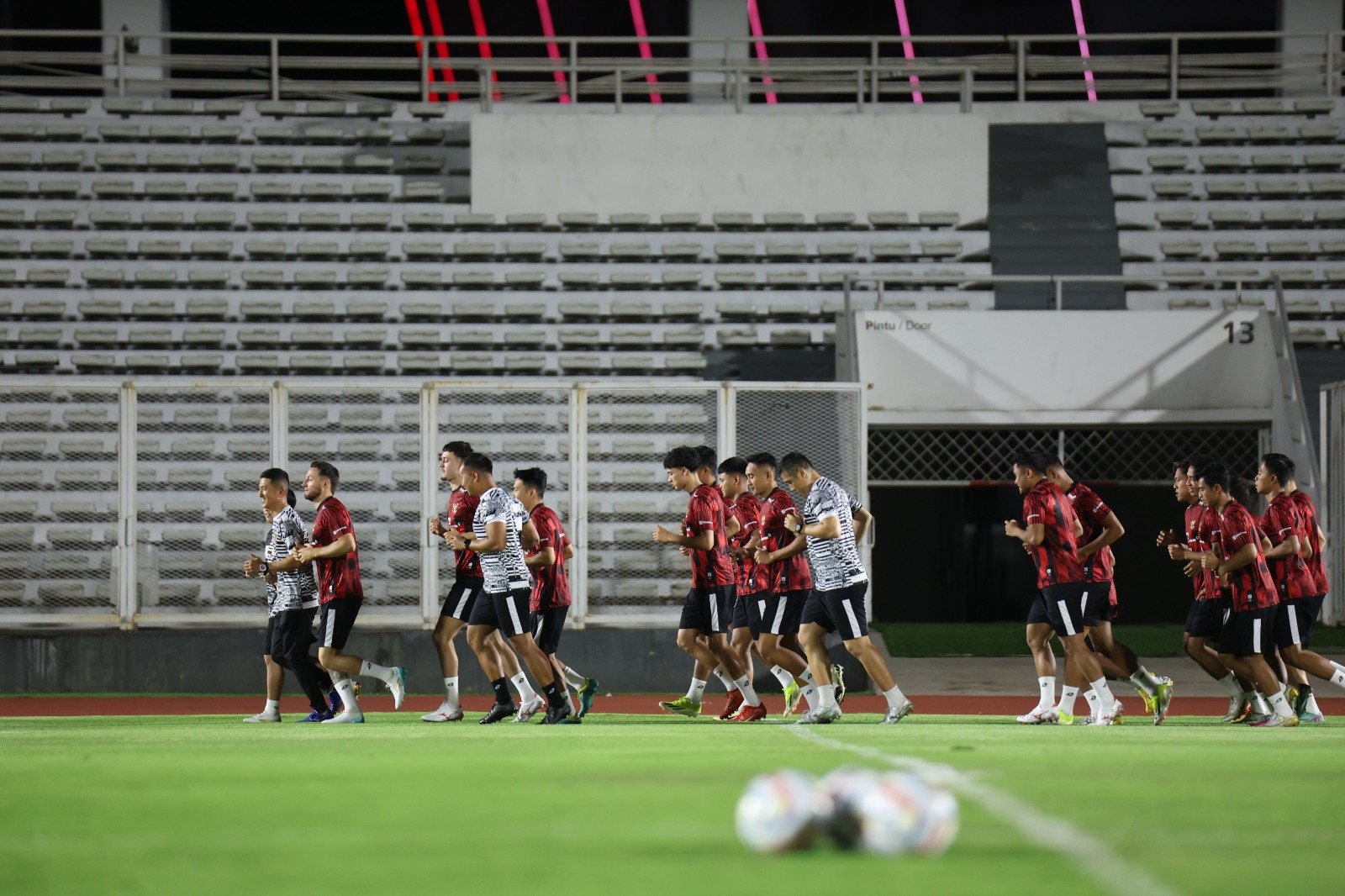 Latihan perdana Timnas Indonesia dengan jersey Erspo
