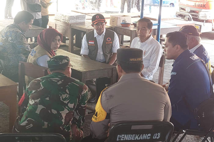 Bupati Demak dr Eistianah rapat bersama Presiden Jokowi, Menteri PUPR Basuki Hadimuljono, Kepala BNPB Suharyanto, Kapolda Ahmad Lutfi dan Pangdam IV Diponegoro Mayjen Deddy Suryadi.