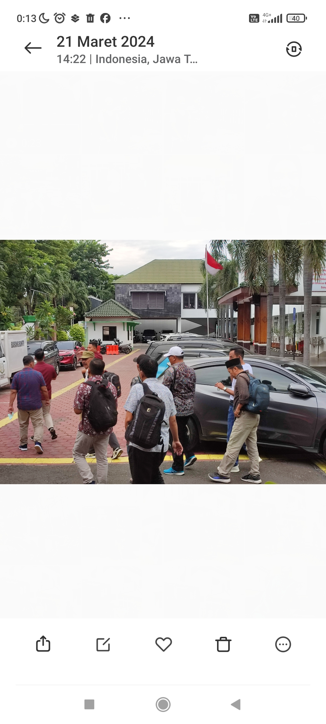 Mantan koruptor saat mengurus administrasi bebas di Kejari Kota Semarang, kemarin
