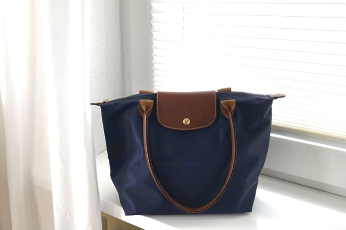 Cara merawat tas Longchamp agar tidak terlihat slouchy.