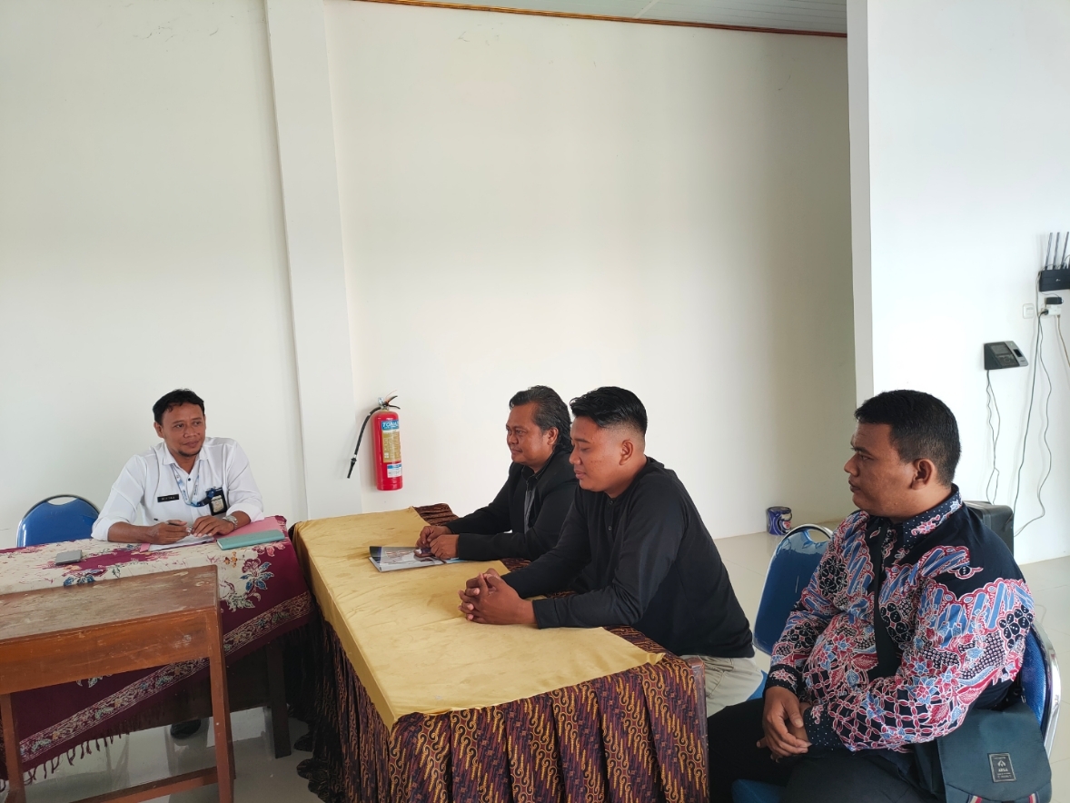 GAGAL: Proses audiensi yang gagal dilakukan karena tidak dihadiri pihak perusahaan. (Riyan Fadli Jawa Pos Metro Pekalongan)