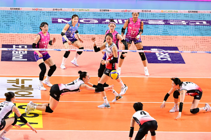 Jung Kwan Jang Red Sparks saat dikalahkan Pink Spiders di Semifinal ketiga V-League 2023-2024.