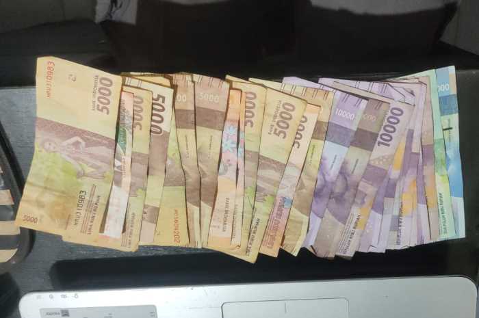 Barang bukti uang tunai yang diamankan.