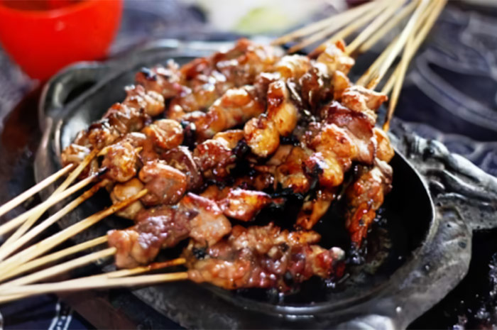 Sate kambing muda blotongan Pak Masyhudi, salah satu wisata kuliner terbaik di Salatiga.