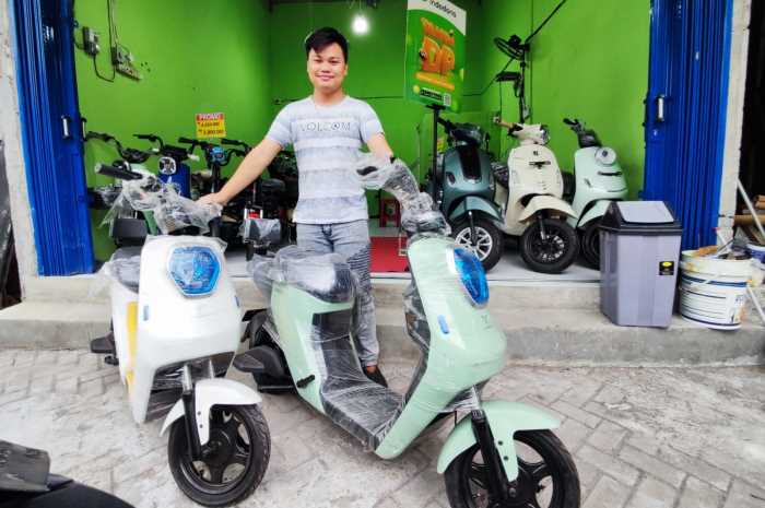 Peminat sepeda listrik semakin tinggi dan banyak digunakan anak-anak. KHAFIFAH ARINI PUTRI/JAWA POS RADAR SEMARANG