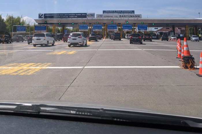 Gerbang tol Banyumanik Semarang.