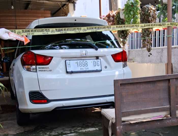 Tempat kejadian perkara bunuh diri anggota Polda Jateng di kompleks asrama Akpol Semarang. (M Hariyanto/Jawa Pos Radar Semarang)