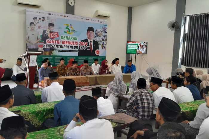 Kepala LKPP RI Hendrar Prihadi bersama Bupati Demak dr Eisti