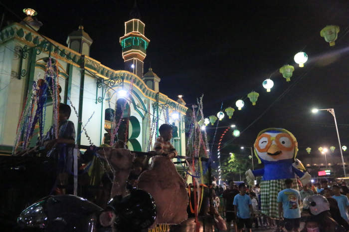 empat kelurahan di sekitar Masjid Agung Semarang, juga menyelenggarakan takbir keliling, menyambut idul fitri 1 syawal 1445 Hijriah atau Rabu (10/4/2024). (Nurchamim/Jawa Pos Radar Semarang)