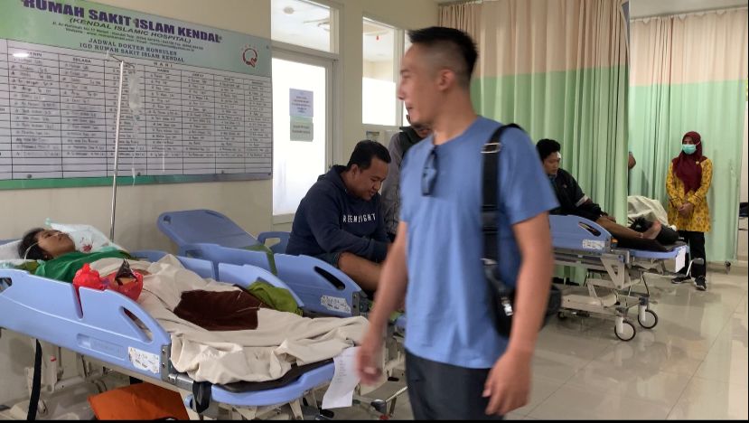 Korban luka kecelakaan bus Rosalia Indah dirawat di RSI Kendal. (Devi Khofifatur Rizky/Jawa Pos Radar Semarang)