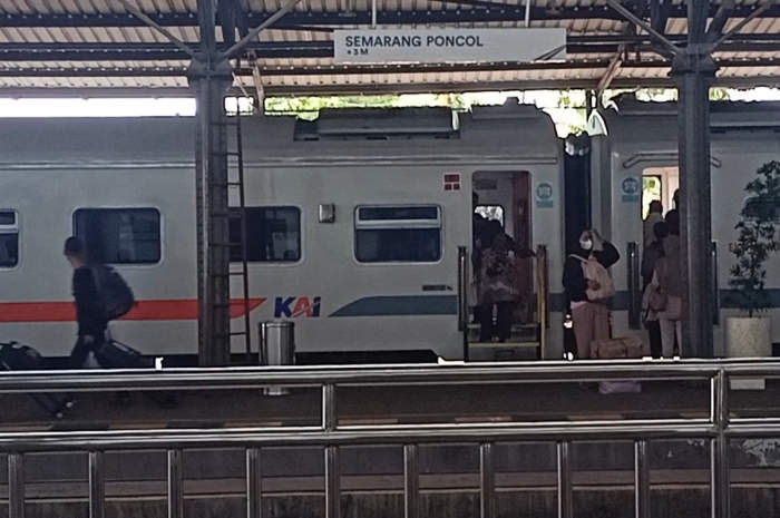 Arus balik di Stasiun Tawang dan Poncol, Kamis (11/4) hari ini mulai terasa. ADENNYAR WYCAKSONO/JAWA POS RADAR SEMARANG