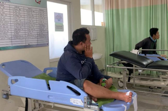 Sejumlah korban laka tunggal bus Rosalia Indah saat mendapat perawatan medis di RSI Kendal Kamis (11/4). (Devi Khofifatur Rizky/Jawa Pos Radar Semarang)