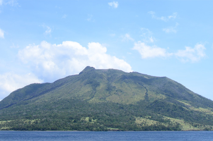 Gunung Ruang Sulawesi Utara sebelum terjadi erupsi.