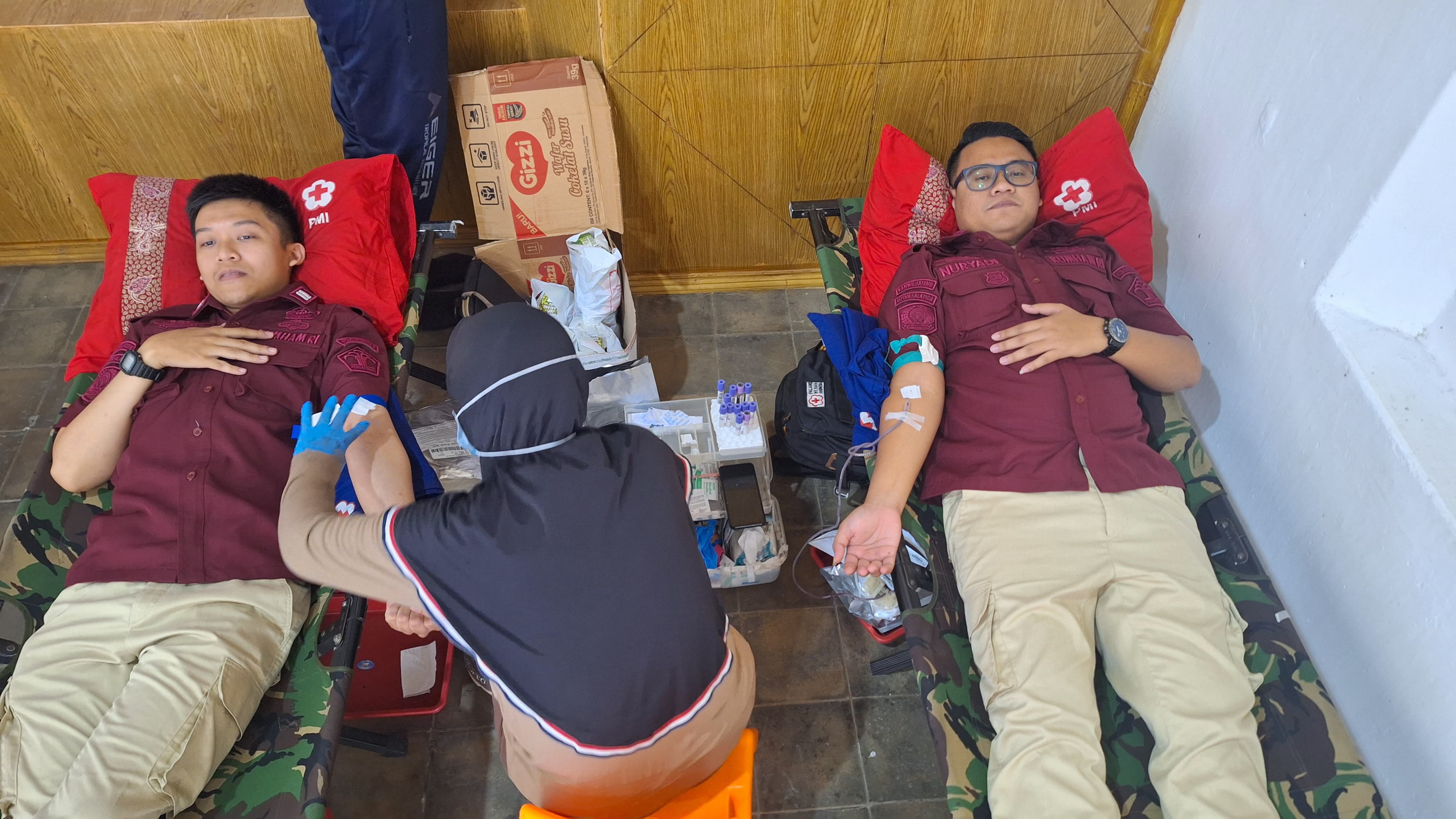 Semarak Hari Pemasyarakatan, Petugas Rutan Salatiga Gelar Aksi Donor Darah   Salatiga - Menyemarakan Hari Bakti Pemasyarakatan (HBP) Tahun 2024, petugas Rutan Salatiga ikuti aksi donor darah serentak