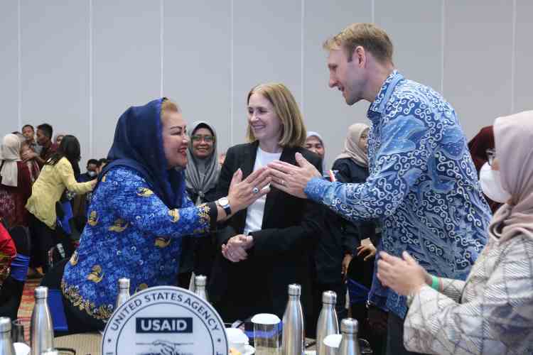 PEDULI LINGKUNGAN: Wali Kota Semarang Hevearita Gunaryanti Rahayu menghadiri acara penutupan program CCBO dari USAID di Hotel Gumaya Semarang, Rabu (17/4).