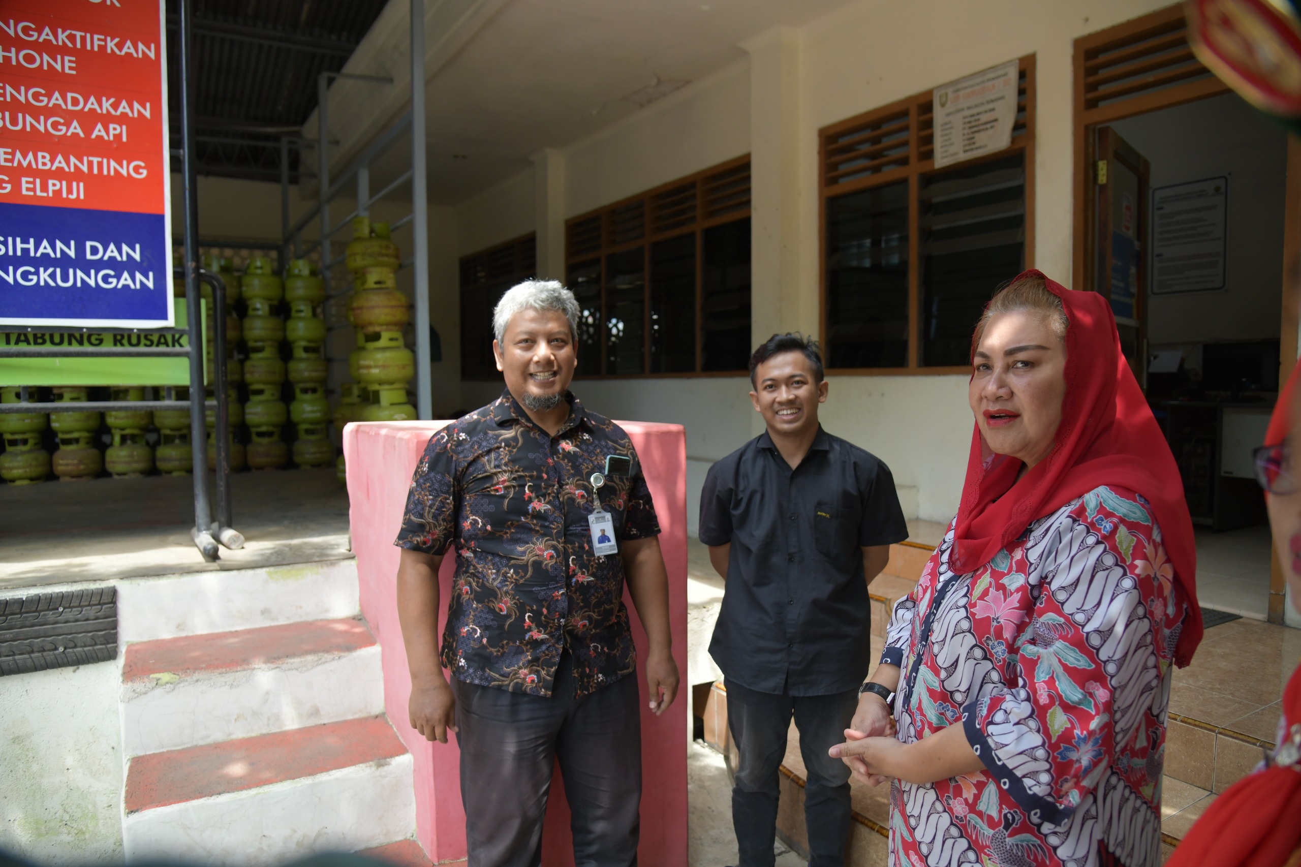 Wali Kota Semarang, Hevearita Gunaryanti Rahayu melakukan tinjauan di Agen Gas PT Nawolo Bersaudara di Jalan Majapahit No 561 Semarang, Kamis (18/4).