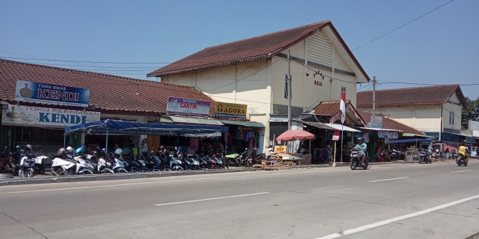 SUDAH BERUBAH : Kawasan Pasar Boja Kabupaten Kendal yang dulu sebagai Markas Medan Barat (MMB) Semarang, pusat pasukan Resimen II Divisi IV pimpinan Letkol S Soediarto. (Pratono/Radar Semarang)