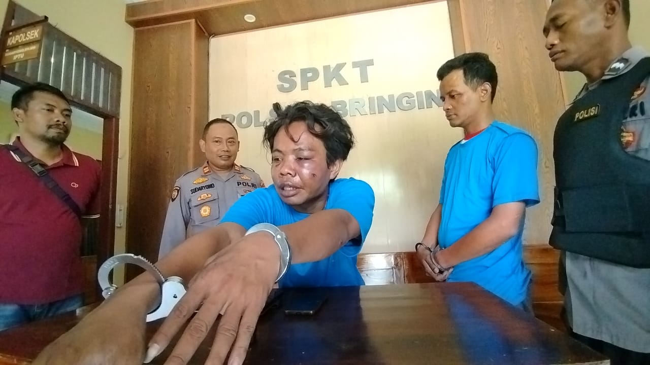 Salah satu pelaku saat menceritakan kronologi kejadian di Mapolsek Bringin Sabtu (20/4). NURFAIK NABHAN/Jawa Pos Radar Semarang