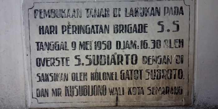 KENANG SOEDIARTO : Prasasti yang menerangkan pembukaan lahan pembangunan TMP Giri Tunggal oleh Overste (Letkol) S Soediarto.