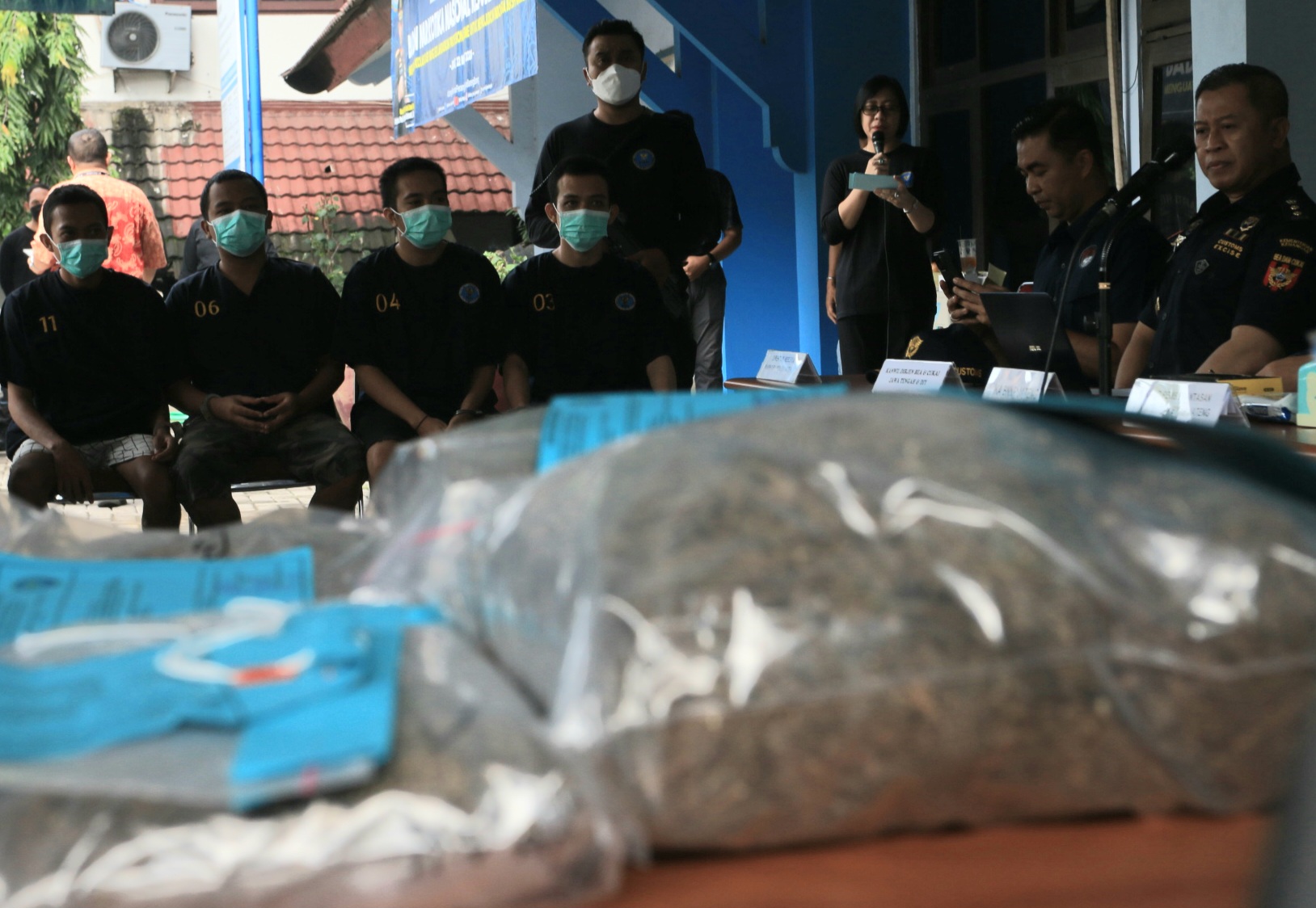 Peredaran narkoba jenis Ganja sebanyak 6 kilogram diungkap oleh Badan Narkotika Nasional (BNN). (NURCHAMIM/JAWA POS RADAR SEMARANG)