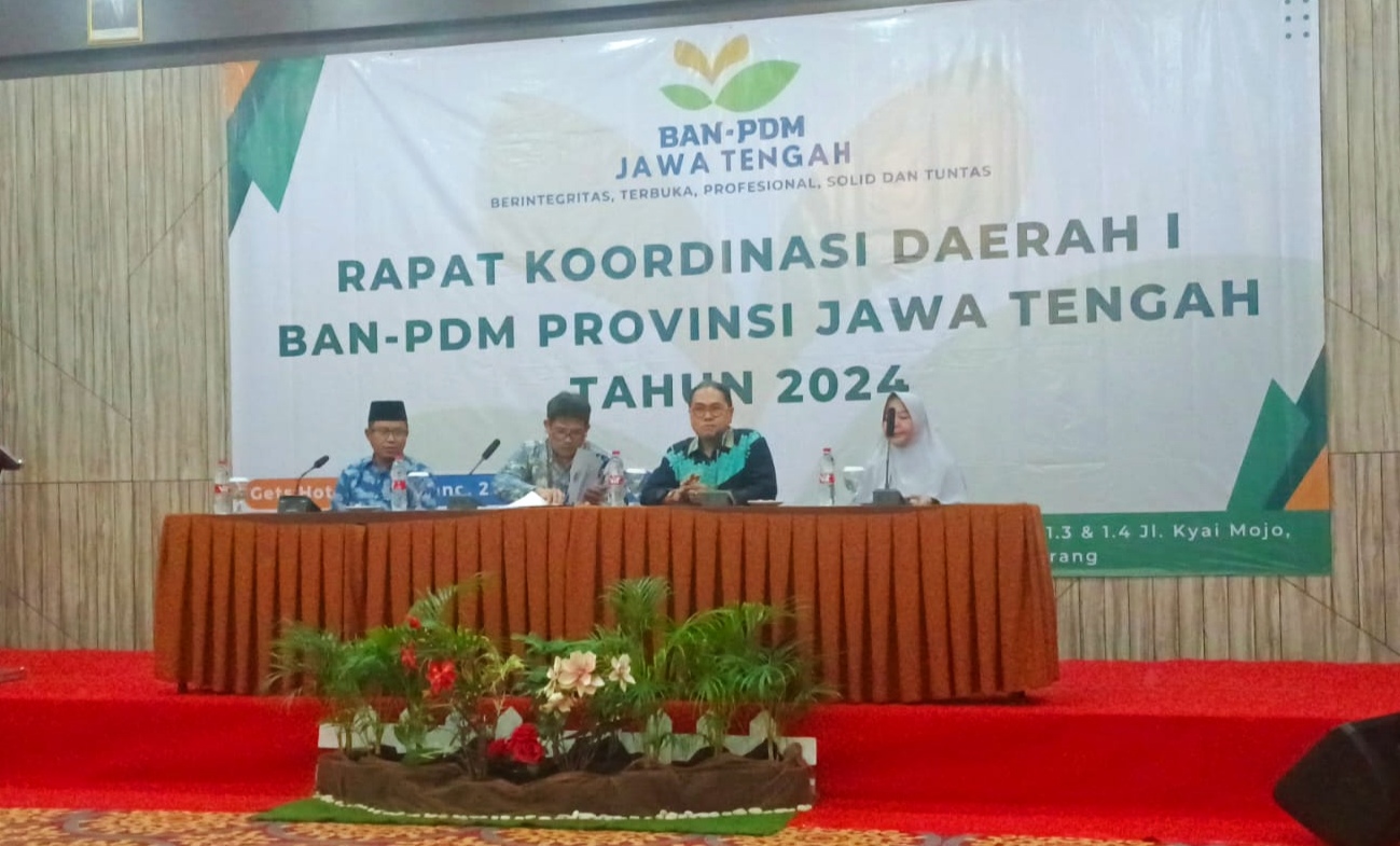 Ketua BAN PDM Jawa Tengah Sugiman memberikan pengarahan kepada Kepala Disdik se-Jateng dalam Rakorda BAN PDM Jateng, di Hotel Gets Semarang.