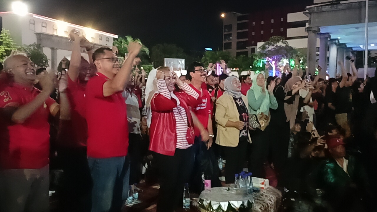 Wali Kota Semarang, Hevearita Gunaryanti Rahayu ketika menggelar nonton bareng Timnas Indonesia U-23 di Halaman Balai Kota
