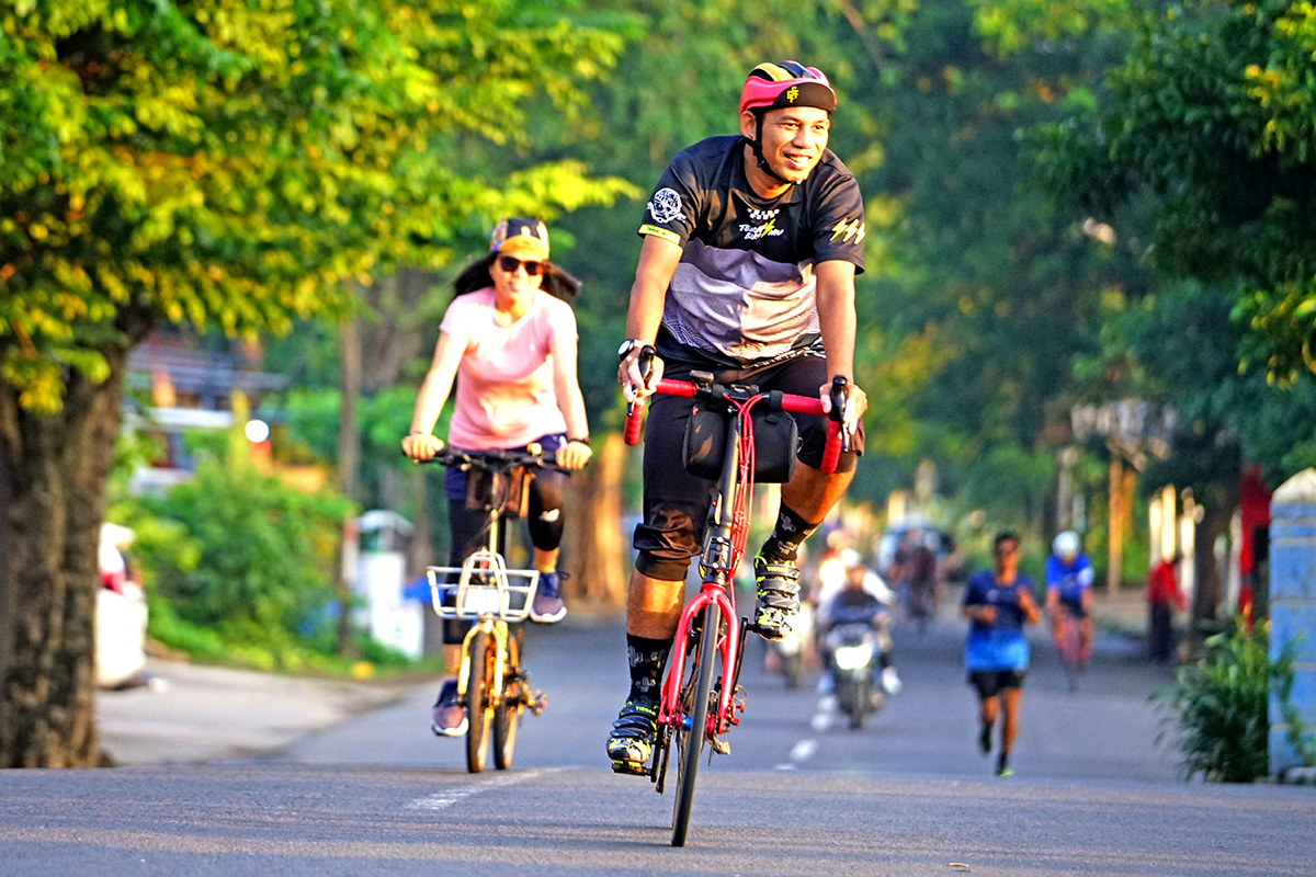 Agung Wahyu Diono saat gowes bareng bersama anggota komunitas Gowes Biscuit Semarang.