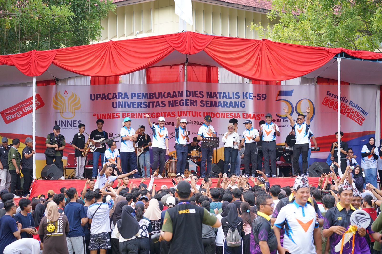 Jalan sehat Peringatan Dies Natalis ke-59 UNNES