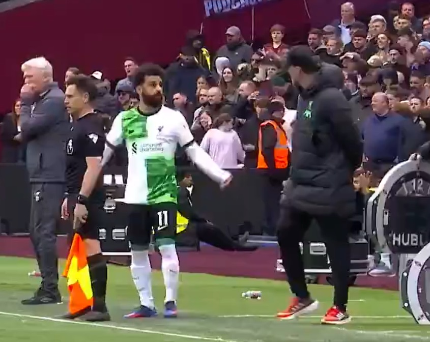 Salah terlihat cekcok dengan Klopp