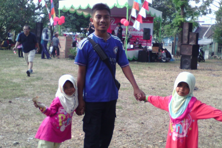 Aktifitas di luar ruangan dapat melatih kecerdasan sosial dan emosional anak.
