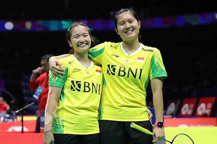 Ekspresi senyum Lanny Tria Mayasari dan Rachel Allessya Rose usai membawa tim bulu tangkis putri Indonesia melaju ke perempatfinal Uber Cup 2024.