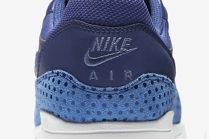 Swoosh Nike merupakan salah satu logo merek yang paling dikenal di dunia.