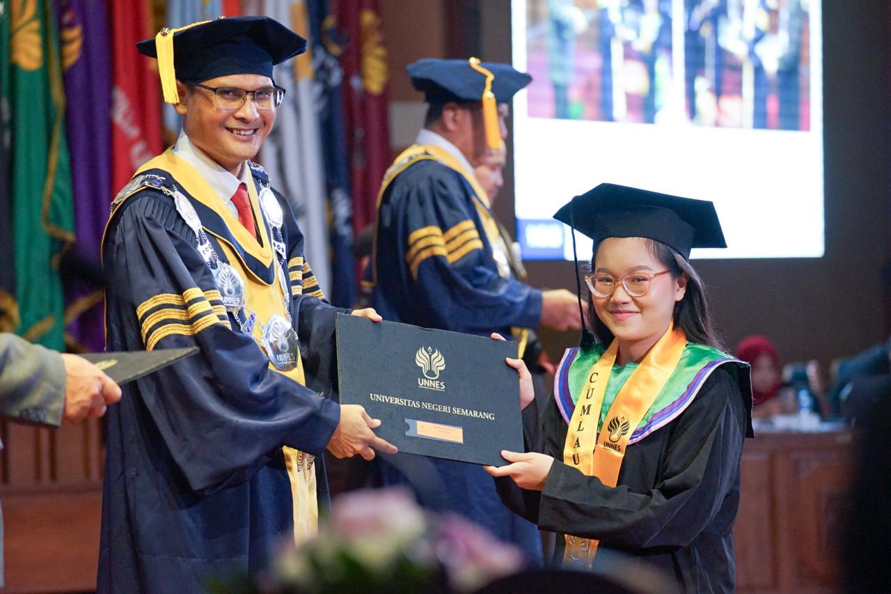 Wisuda ke-120 Universitas Negeri Semarang (UNNES)