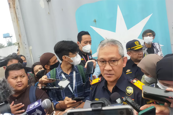 Direktur Jenderal Bea dan Cukai, Askolan.