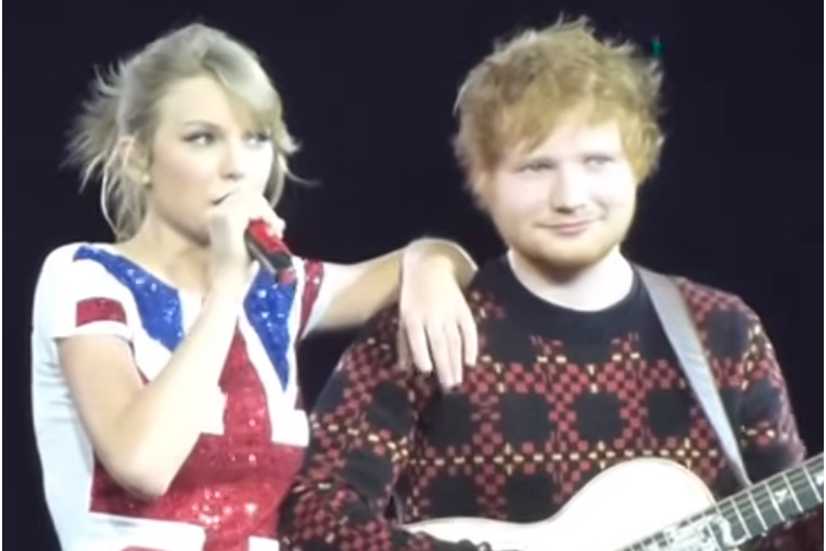 Tangkap Layar Penamilan Taylor Swift dan Ed Sheeran saat manggung bersama.