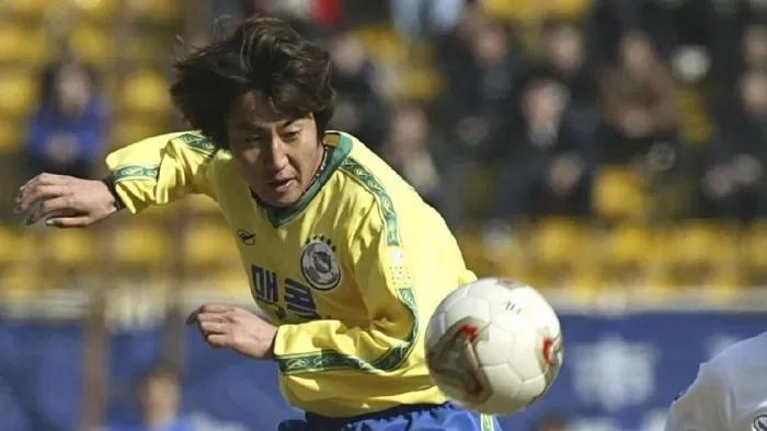 Potret Shin Tae Yong muda saat beraksi di lapangan