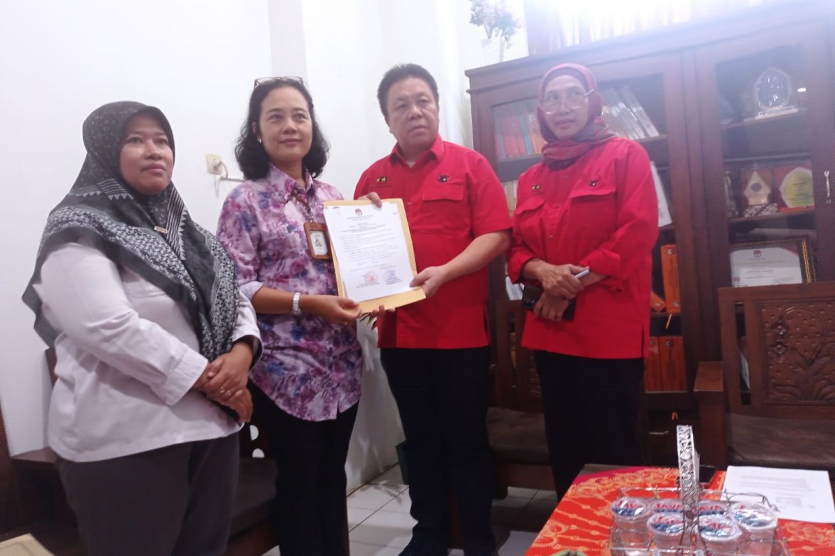 DPC PDIP Kota Salatiga mengirim surat pengunduran diri tiga nama calon anggota legislatif (Caleg) terpilih KPU.