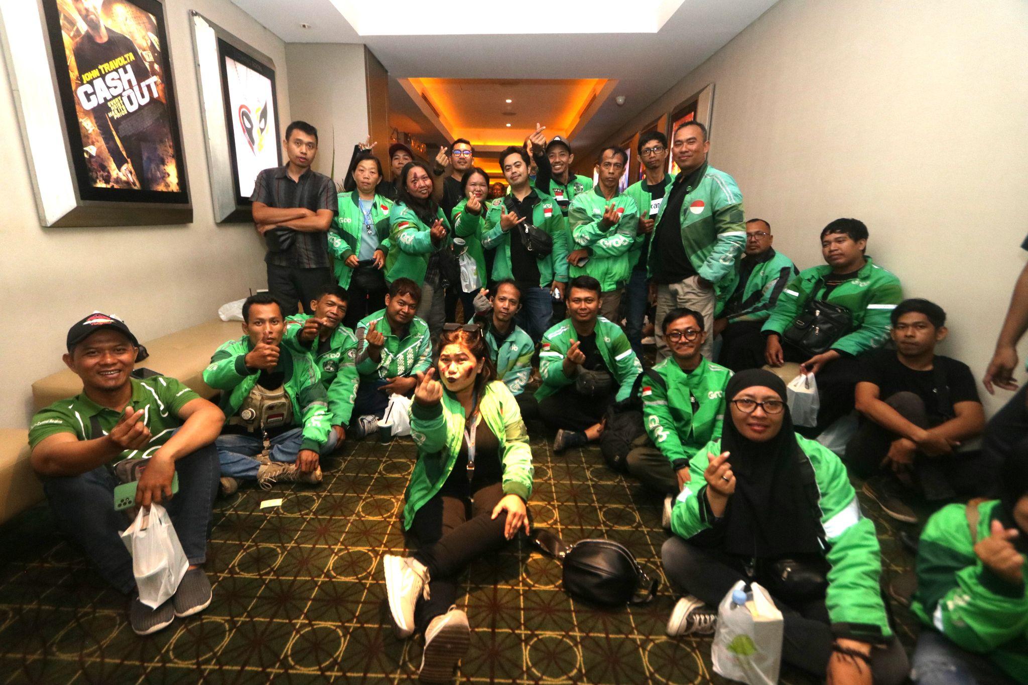 Silaturahmi para Mitra Grab bersama anggota keluarga dalam acara Nobar Warga Grab di studio XXI Paragon, Semarang pada Sabtu, (4/5).