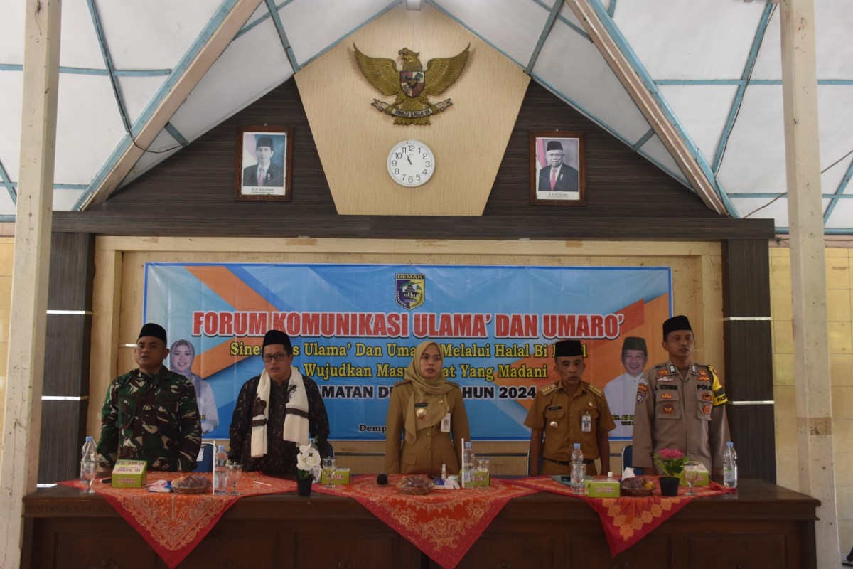 Bupati Demak dr Eistianah dalam giat FKUU di Kecamatan Dempet. (Wahibpribadi)