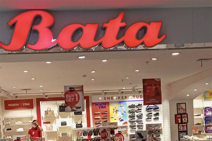Salah satu toko sepatu Bata yang masih beroperasi.