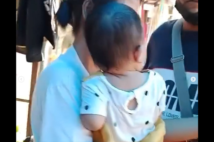 Tangkapan layar video viral dugaan penculikan bayi 11 bulan, yang ternyata dijual oleh ayahnya sendiri.