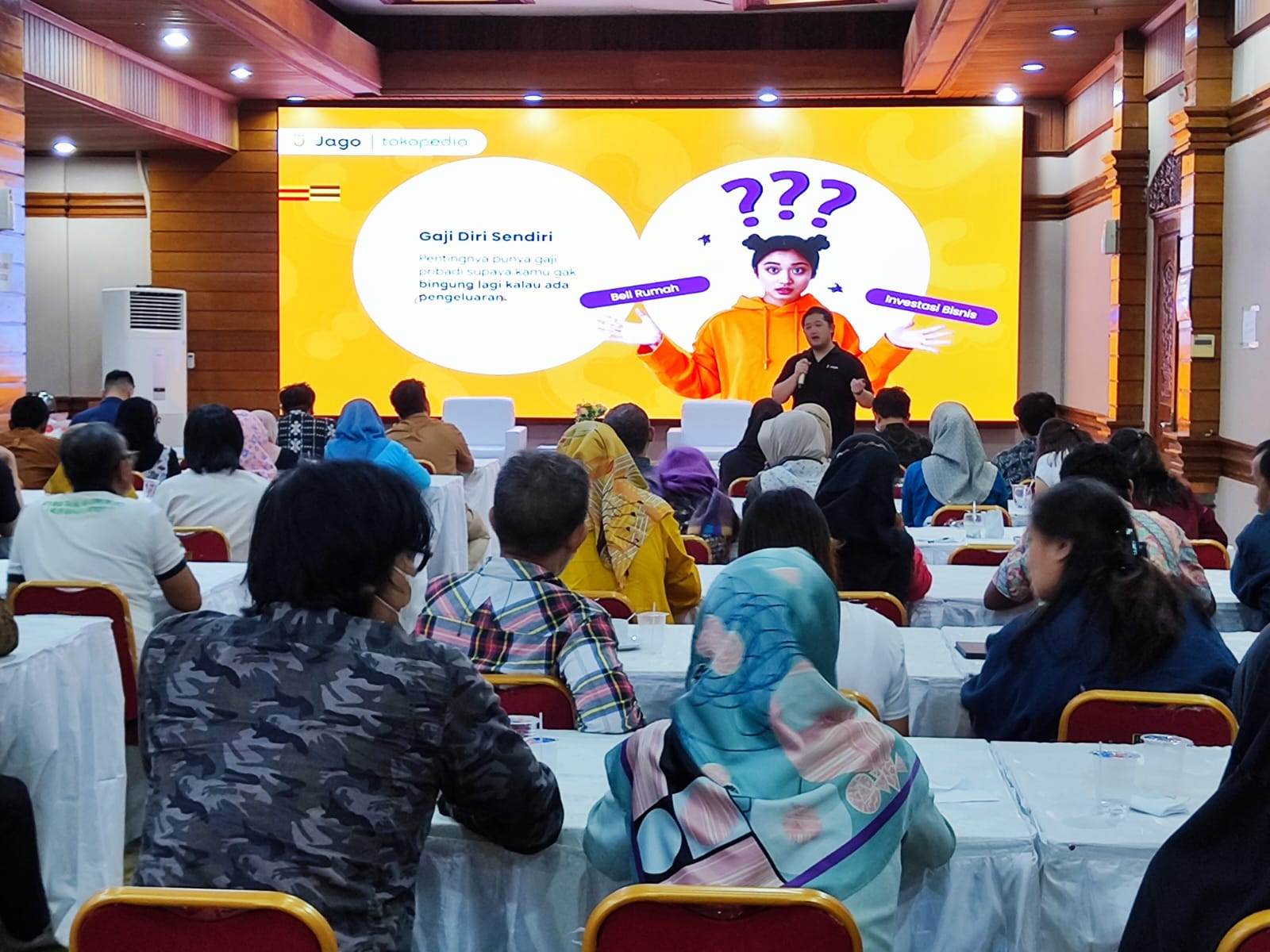 Digital Lending Go To Market Specialist&nbsp;Bank Jago, Triyanto memberikan tips mengelola keuangan pada pelaku UMKM di Kota Semarang.