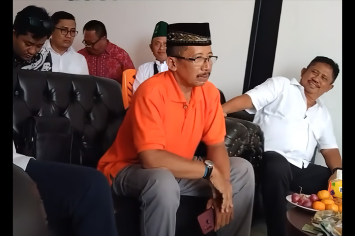 Tangkapan layar video viral calon Bupati Kudus mengaku titisan Soekarno.