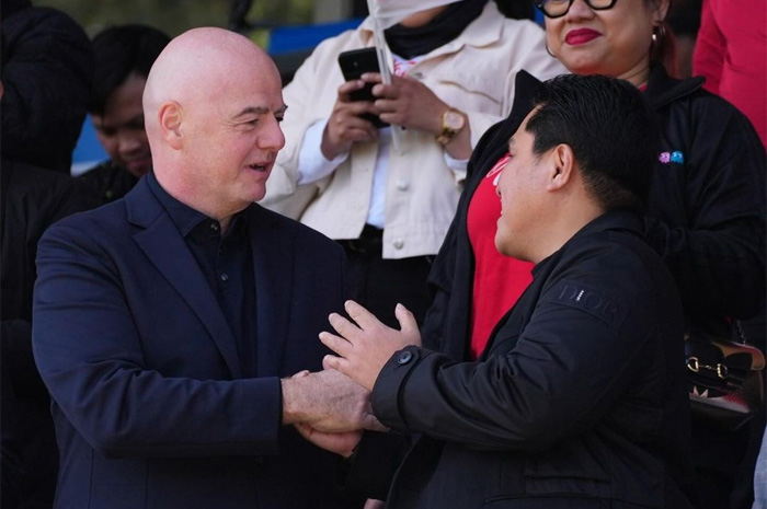 Presiden FIFA Gianni Infantino bersama Ketua Umum PSSI Erick Thohir, saat menyaksikan pertandingan Timnas U-23 Indonesia vs Guinea di Clairefontaine/Paris.